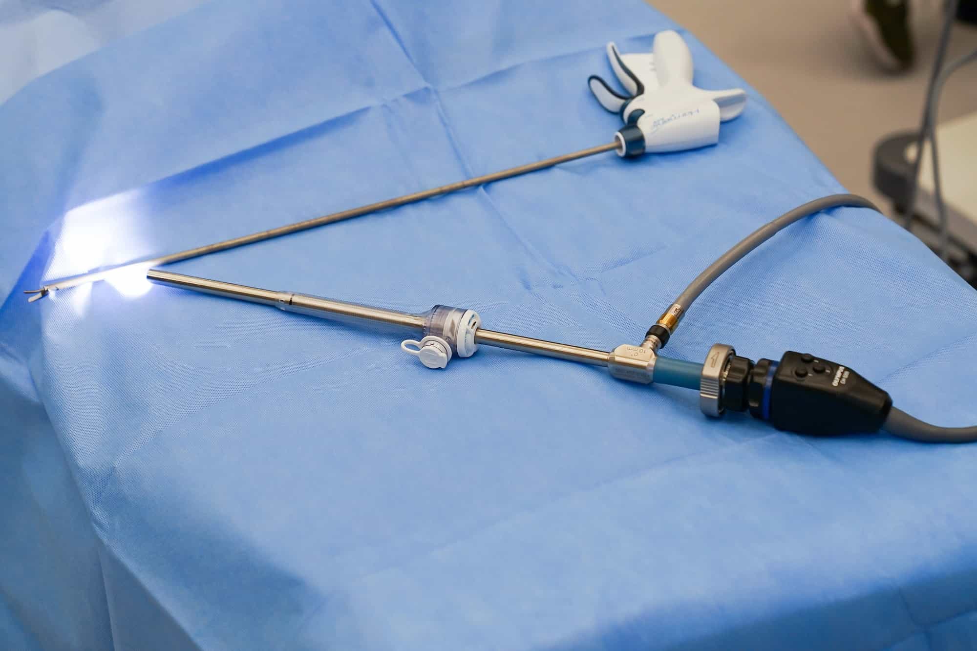 laparoscopic grasper with trocar