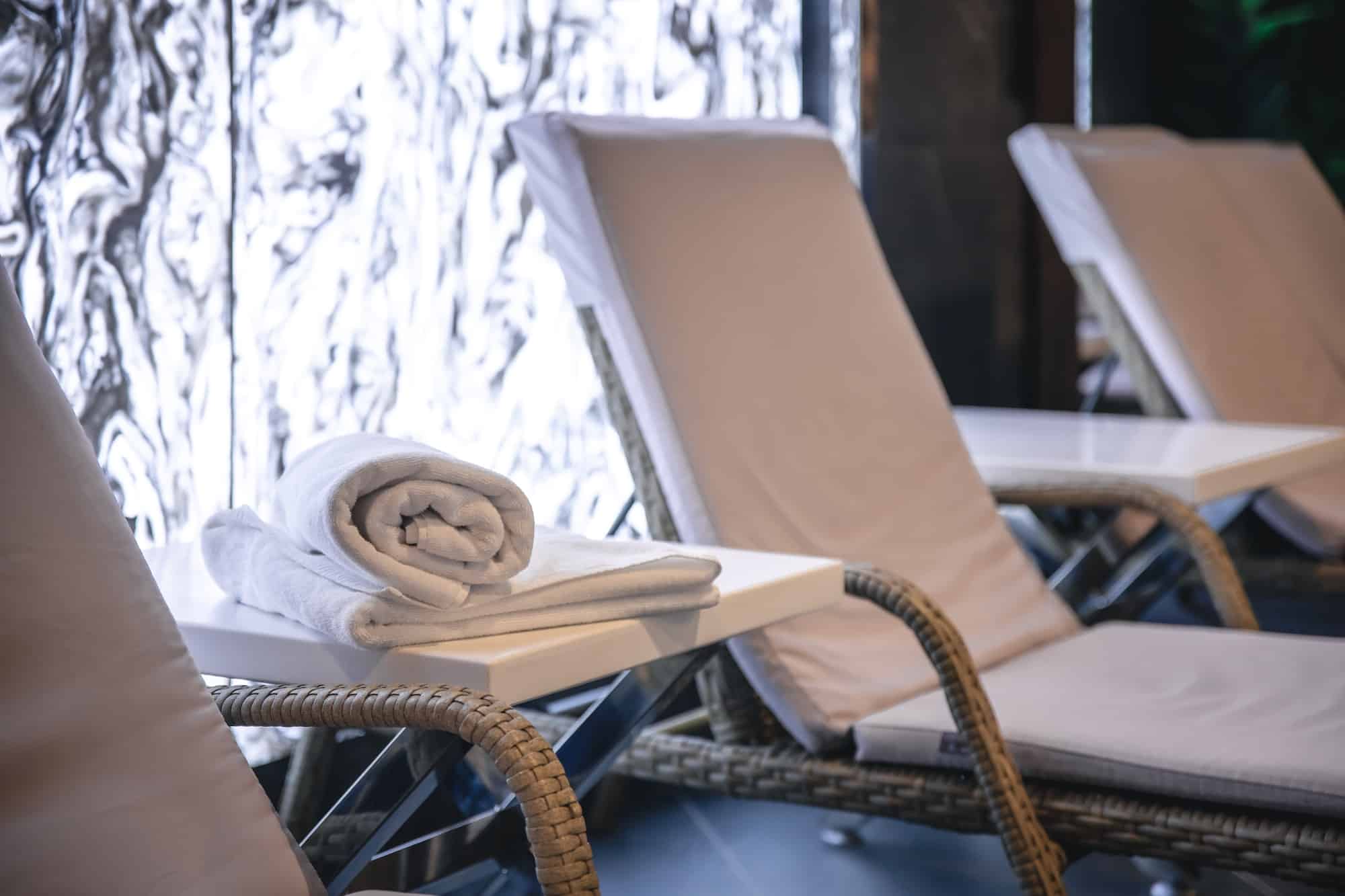 Towels in the interior of the spa complex.